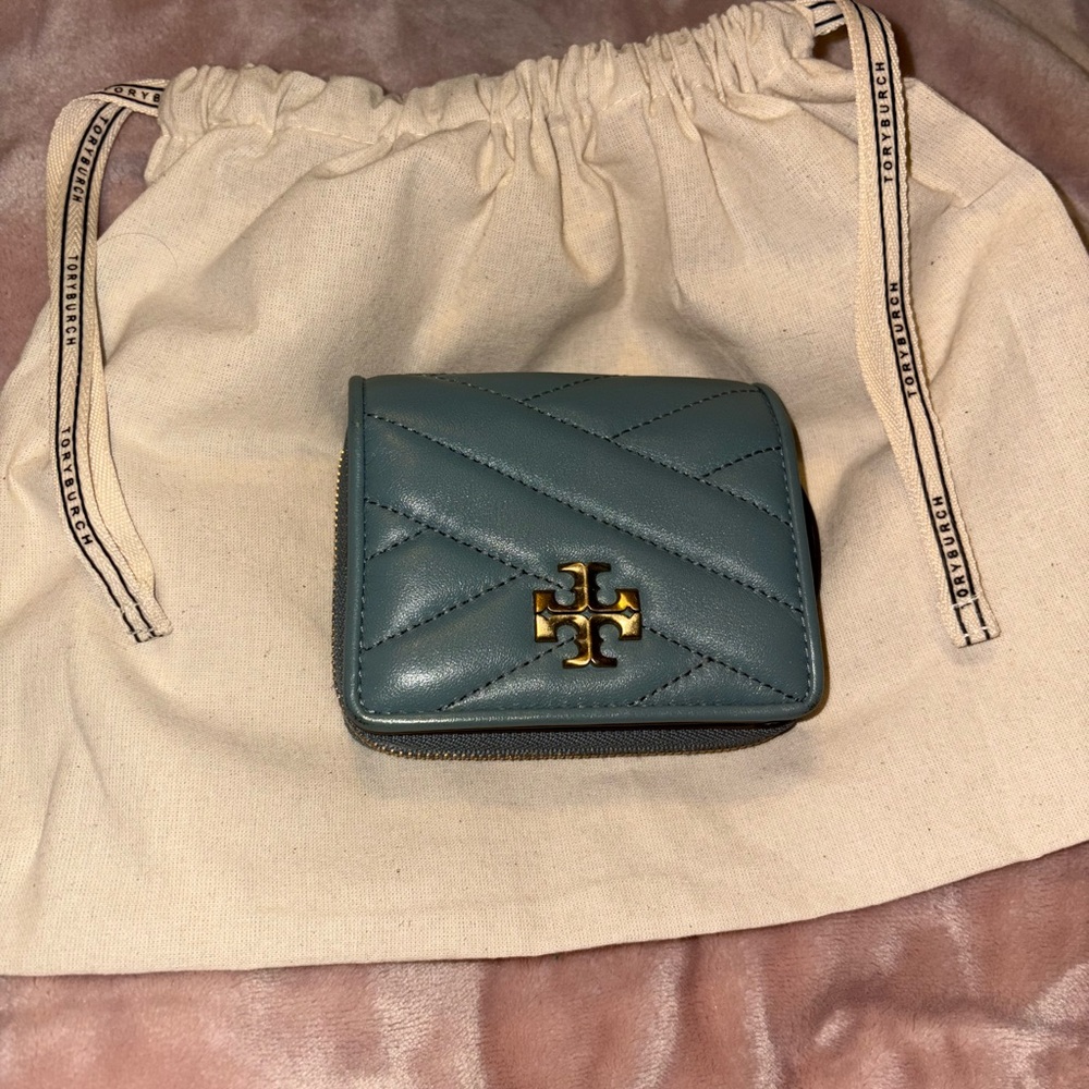 Tory Burch Kira Bi-fold Quilted Wallet - Picture 3 of 9